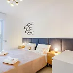 Appartement Guesthost - Spacious Flat X4 With Patio And Garden