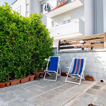 Guesthost - Spacious Flat With Patio And Garden Apartman