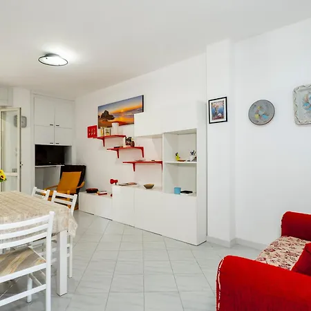 Guesthost - Spacious Flat X4 With Patio And Garden Apartment Otranto