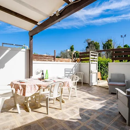 Guesthost - Spacious Flat X4 With Patio And Garden Apartment Otranto