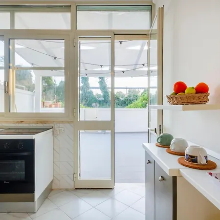 Guesthost - Spacious Flat With Patio And Garden أوترانتو