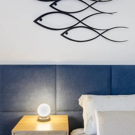 Guesthost - Spacious Flat With Patio And Garden شقة *