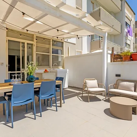 Lägenhet Guesthost - Spacious Flat With Patio And Garden
