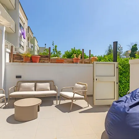 Lägenhet Guesthost - Spacious Flat With Patio And Garden *