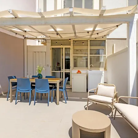 Lägenhet Guesthost - Spacious Flat With Patio And Garden Otranto