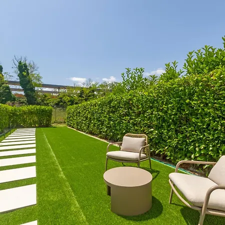 Guesthost - Spacious Flat With Patio And Garden Lägenhet Otranto